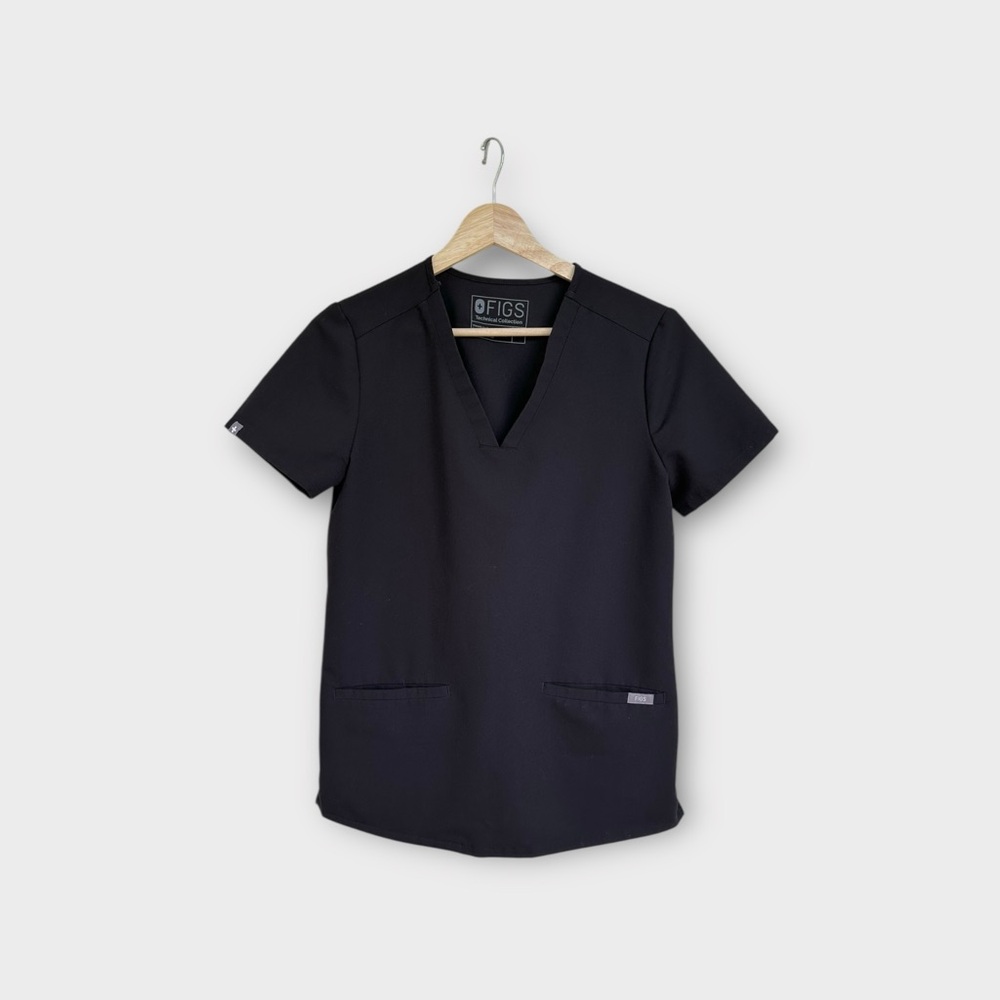 Figs Casma Three-Pocket Scrub Top in Black, size XS